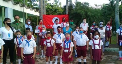 Recibió escuela de #Jaruco, Premio del Barrio de los CDR (+Video) Recibió escuela de #Jaruco, Premio del Barrio de los CDR (+Video)