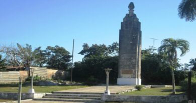 Obelisco a Maceo en Jaruco. Lugar donde acampó el Lugarteniente General Antonio Maceo Grajajles en Jaruco el 18 de febrero de 1896. Foto Marlene Caboverde.