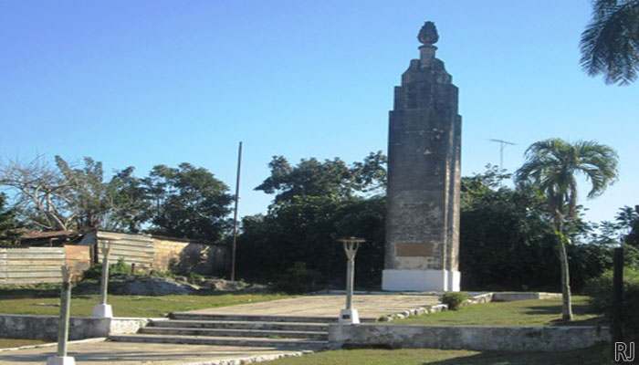 Obelisco a Maceo en Jaruco. Lugar donde acampó el Lugarteniente General Antonio Maceo Grajajles en Jaruco el 18 de febrero de 1896. Foto Marlene Caboverde.