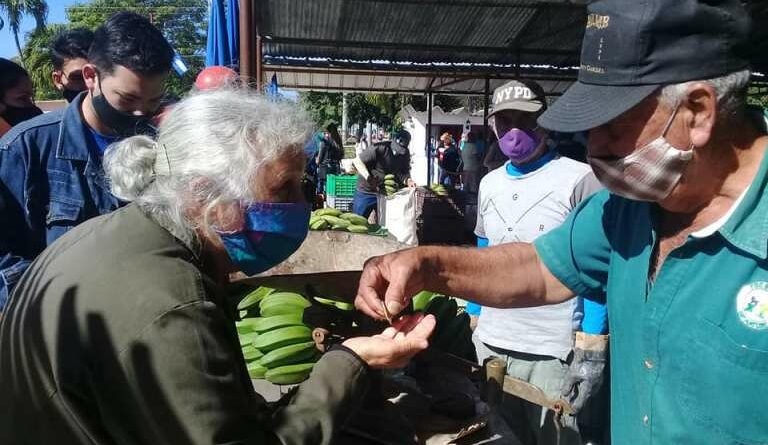 Festeja pueblo de #Jaruco, apertura de Plaza Comercial El Agricultor. Foto Marlene Caboverde