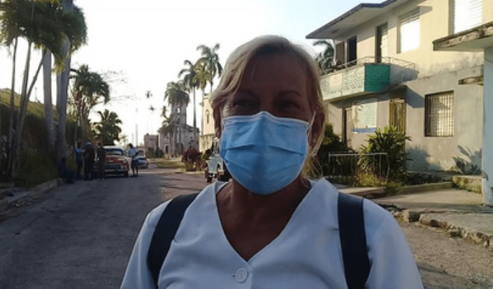 La paciente cero de #Jaruco, entre orgullo y emoción antes de vacunarse.. Foto Marlene Caboverde