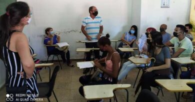 Rechazan universitarios de #Jaruco actos contra la Revolución y exigen el fin del bloqueo de Estados Unidos a Cuba. Foto Anayfer Murga