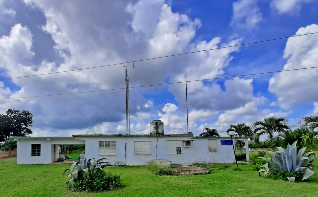 1.Aquí comienza todo, desde este lugar proviene toda la información que nos mantiene resguardados de eventos del clima en la zona. Aunque no fue creado con ese propósito sus resultados lo hicieron pasar a formar parte del Instituto Nacional de Meteorología, momento desde el cual ha sido testigo fiel de cada fenómeno meteorológico de área y del país.