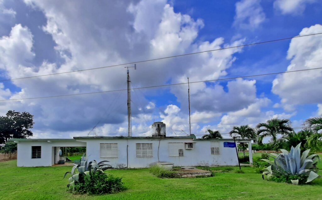 1.Aquí comienza todo, desde este lugar proviene toda la información que nos mantiene resguardados de eventos del clima en la zona. Aunque no fue creado con ese propósito sus resultados lo hicieron pasar a formar parte del Instituto Nacional de Meteorología, momento desde el cual ha sido testigo fiel de cada fenómeno meteorológico de área y del país. 