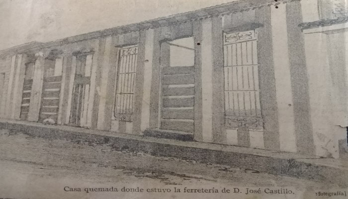 Casa quemada donde estuvo la ferretería del Doctor José Castillo. Foto: Tomada del periódico La Caricatura, de 1896.