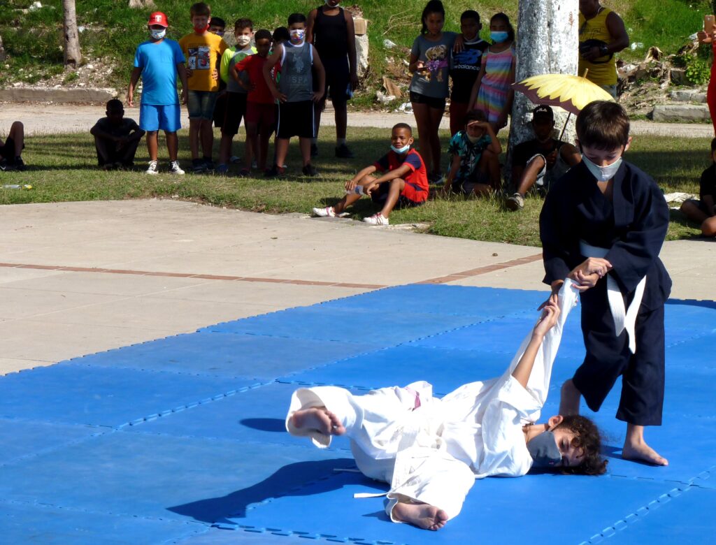 5.Practicado por niños, el Aikido busca ofrecer claves a los pequeños para que orienten su capacidad de reacciones en diferentes situaciones. Foto Addys Hernández