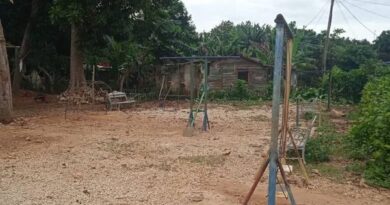 EMPLAZARON EN BAINOA PARQUE INFANTIL