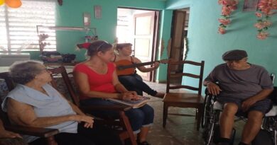 Abuelos de San Antonio realizan su encuentro semanal