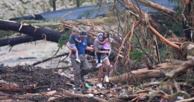 Sube a 82 número de muertes por inundaciones en Texas