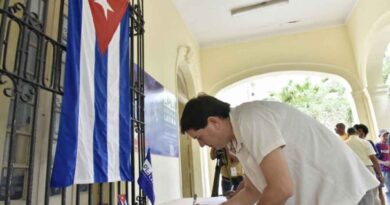 Detrás de la firma por la Patria en Cuba