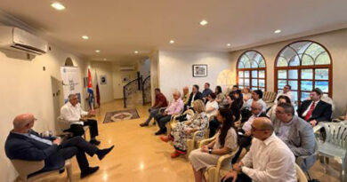 Dialogó vice primer ministro con colaboradores de la salud en Catar Dialogó vice primer ministro con colaboradores de la salud en Catar